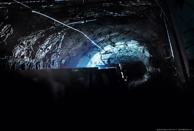 Как выглядит самая глубокая шахта в России