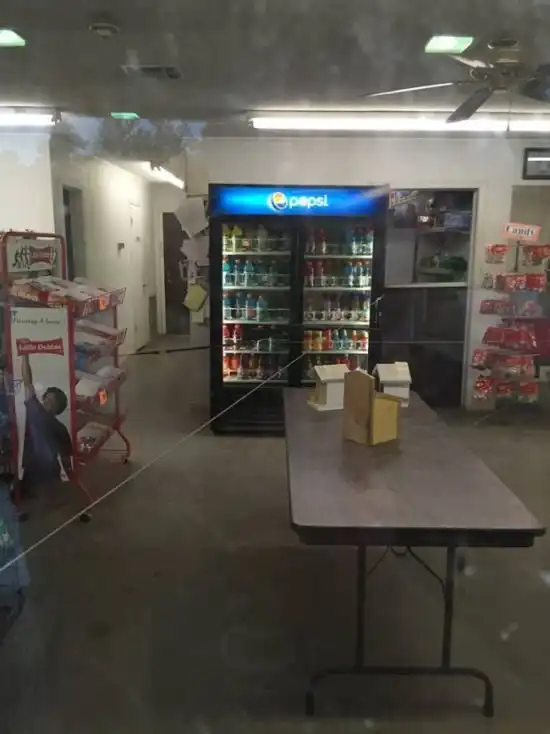 Простая и эффективная охранная «сигнализация» на американской заправке