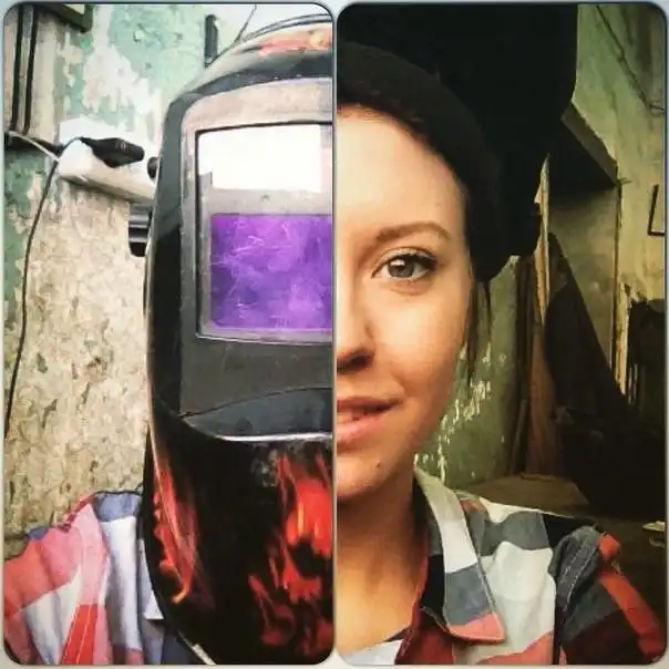 Кем работает эта девушка?