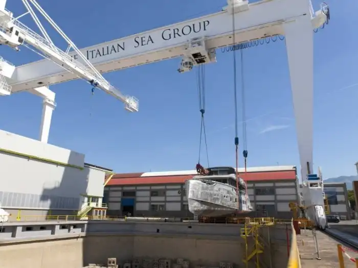 Перемещение яхты стоимостью 17 миллионов евро