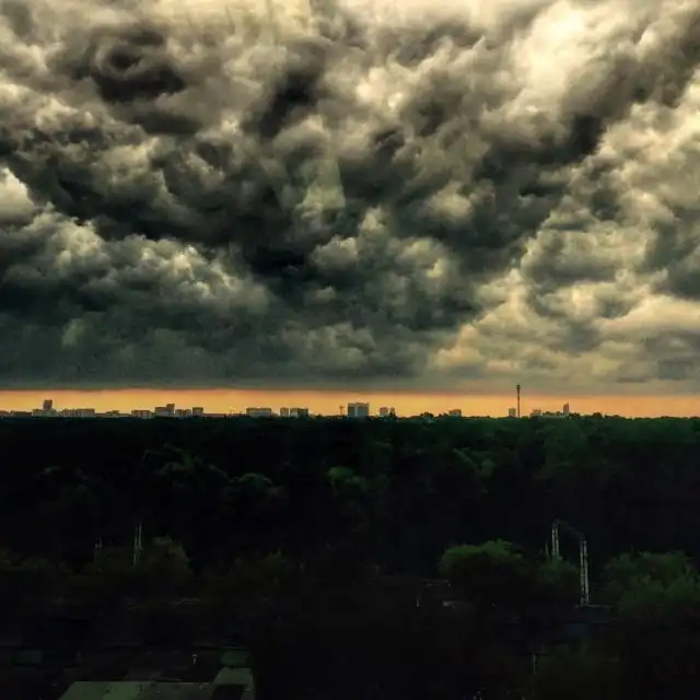 Ливень и гроза обрушились на Москву