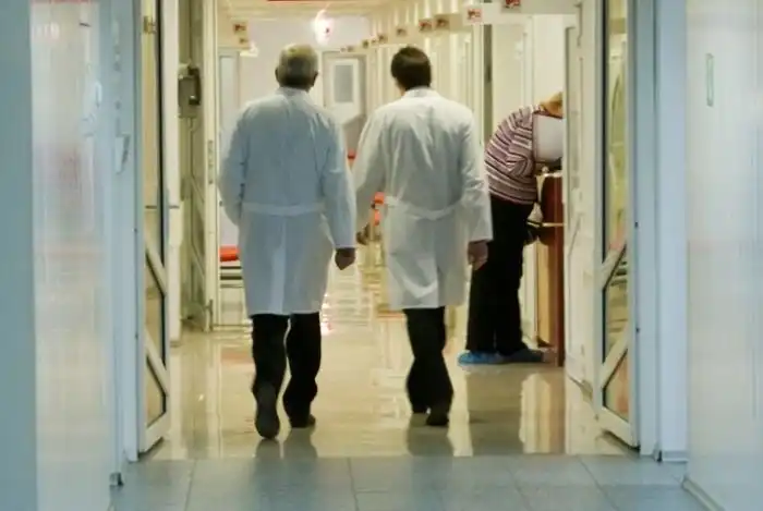 Как акушерки наказывают матерей, отказывающихся от своих детей