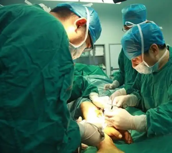 Врачи пришили оторванную кисть пациента к его лодыжке