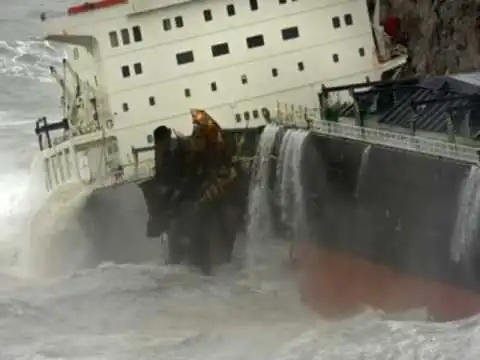 Крушение балкера MV Fedra на мысе Европа