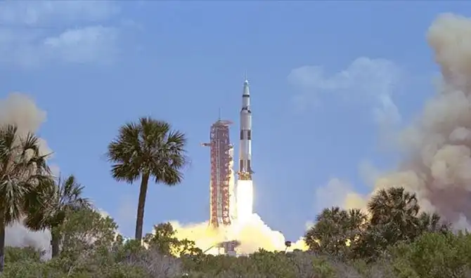 25 книг, верно предсказавших будущее