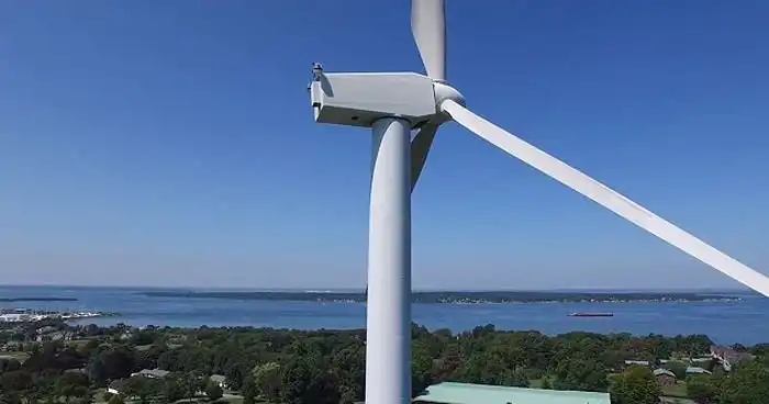 Захотел позагорать вдали от посторонних глаз, но не тут-то было