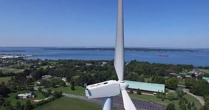 Захотел позагорать вдали от посторонних глаз, но не тут-то было