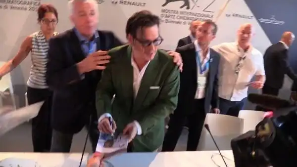 Джонни Депп на пресс-конференции