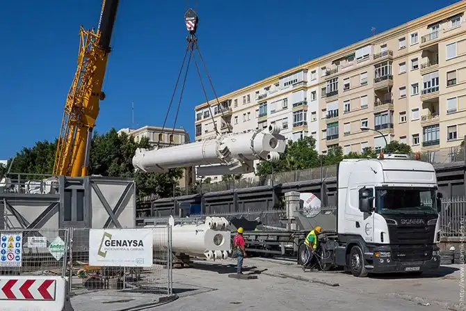 Как собирают 70-метровое колесо обозрения