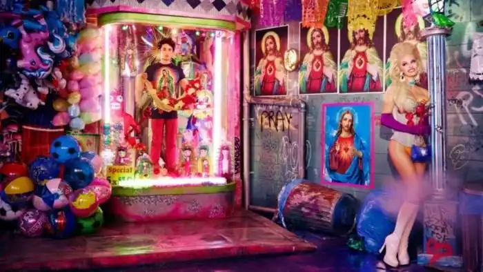 Памела Андерсон опубликовала фото из новой откровенной фотосессии