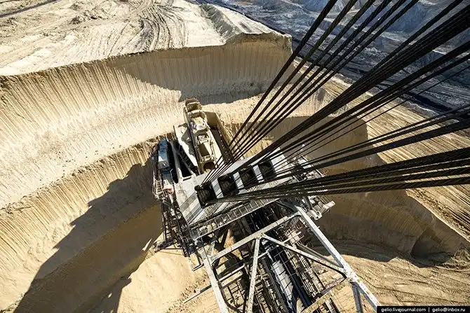 Назаровский угольный разрез. Здесь могли бы снимать «Безумного Макса»