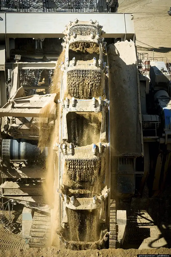 Назаровский угольный разрез. Здесь могли бы снимать «Безумного Макса»