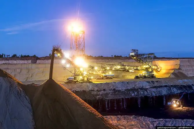 Назаровский угольный разрез. Здесь могли бы снимать «Безумного Макса»