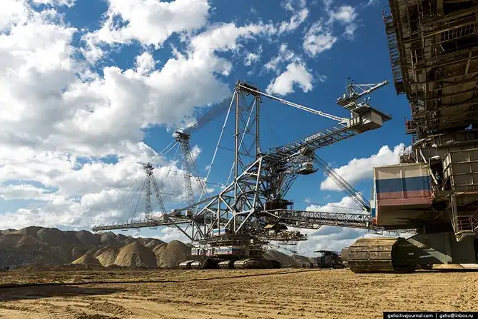 Назаровский угольный разрез. Здесь могли бы снимать «Безумного Макса»