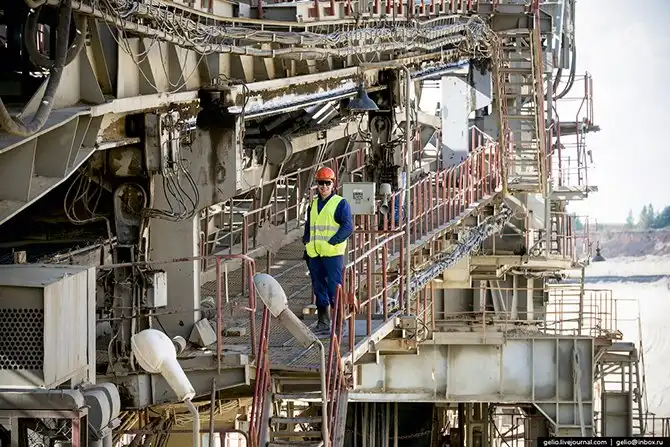 Назаровский угольный разрез. Здесь могли бы снимать «Безумного Макса»