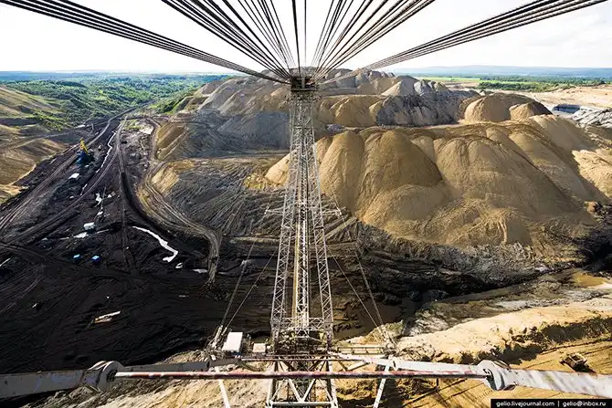 Назаровский угольный разрез. Здесь могли бы снимать «Безумного Макса»