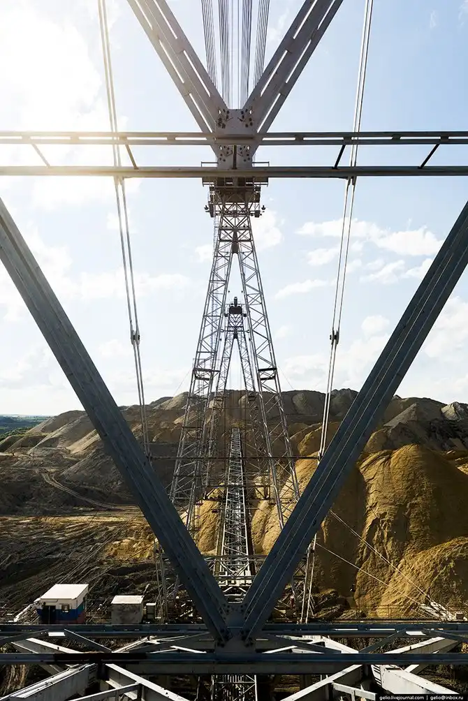 Назаровский угольный разрез. Здесь могли бы снимать «Безумного Макса»