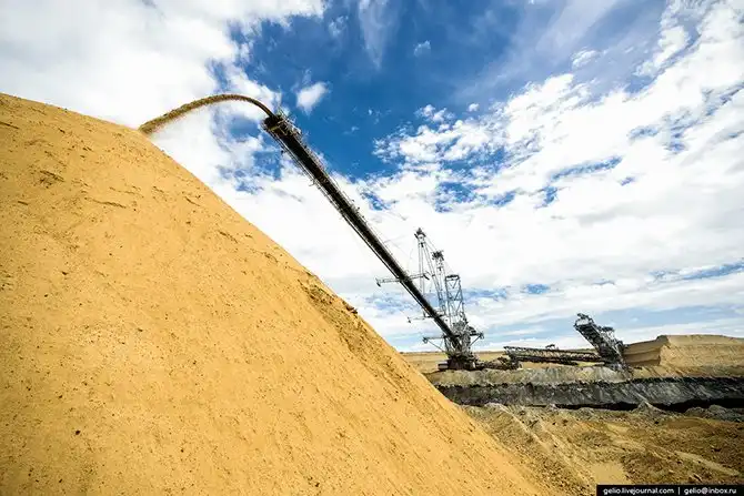 Назаровский угольный разрез. Здесь могли бы снимать «Безумного Макса»