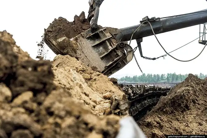 Назаровский угольный разрез. Здесь могли бы снимать «Безумного Макса»