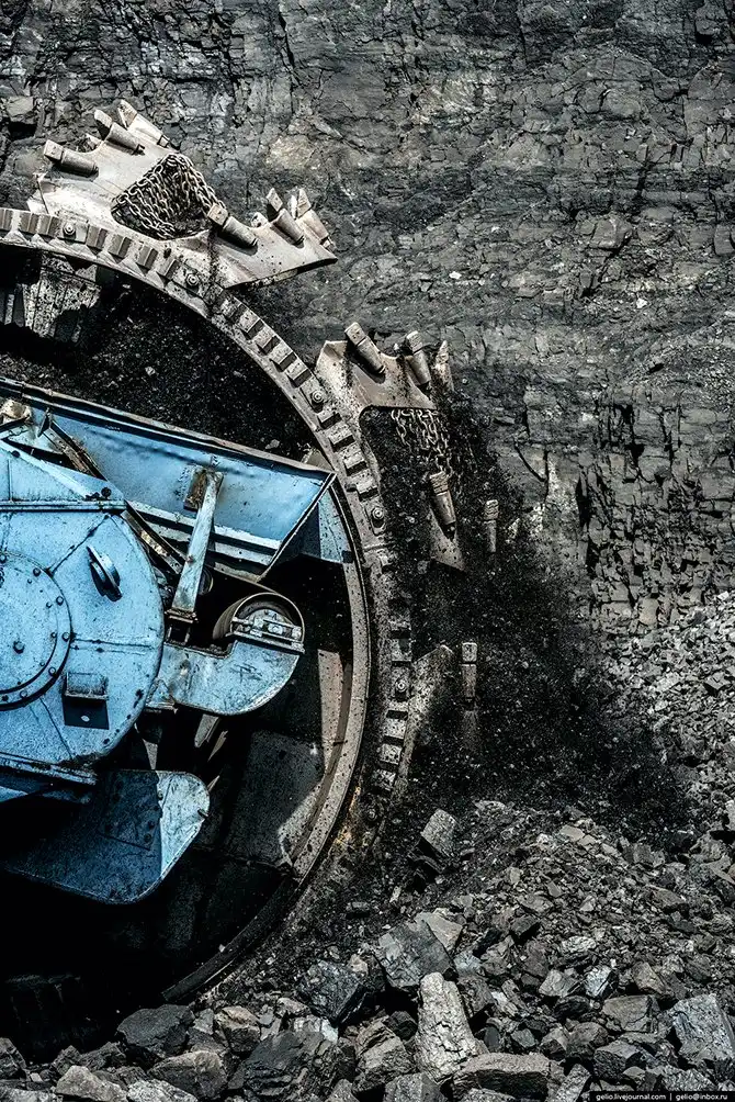 Назаровский угольный разрез. Здесь могли бы снимать «Безумного Макса»