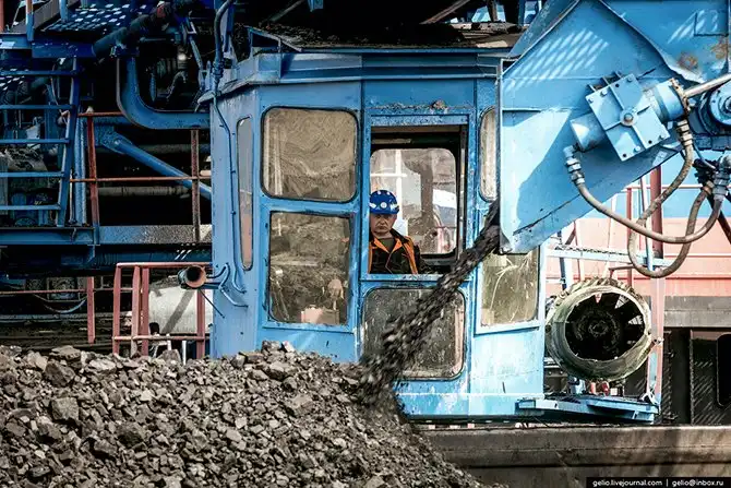 Назаровский угольный разрез. Здесь могли бы снимать «Безумного Макса»