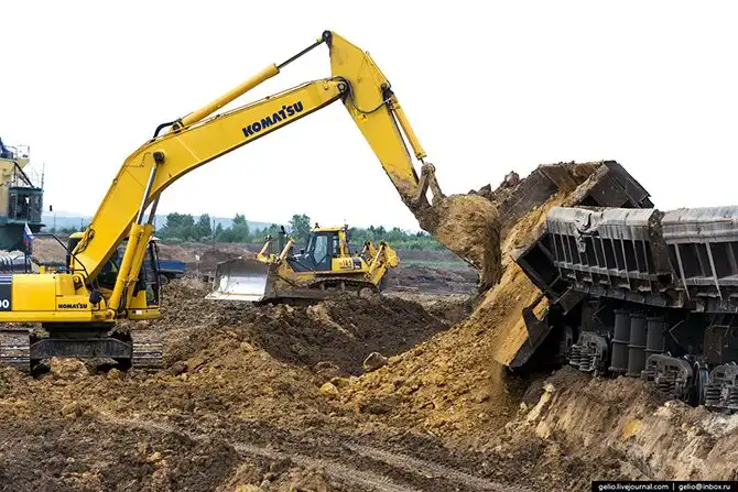 Назаровский угольный разрез. Здесь могли бы снимать «Безумного Макса»