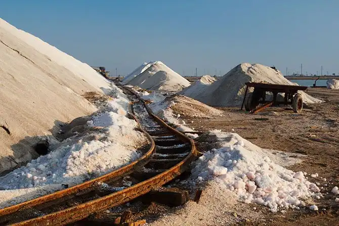 Добыча живой соли в Крыму