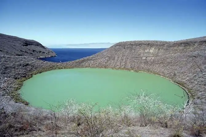 Самые красивые вулканические озера мира