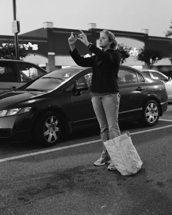 Фотопроект Эрика Пикерсджила «Удалены», высмеивающий нашу зависимость от смартфонов