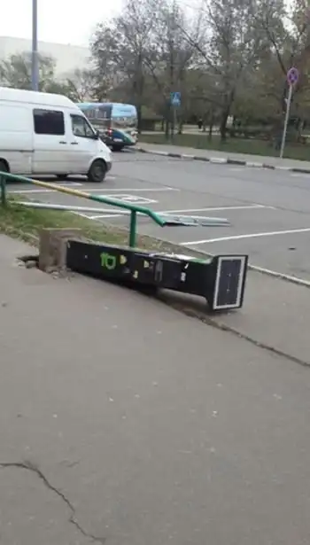 Москвичи протестуют против расширения зоны платной парковки, ломая знаки и паркоматы