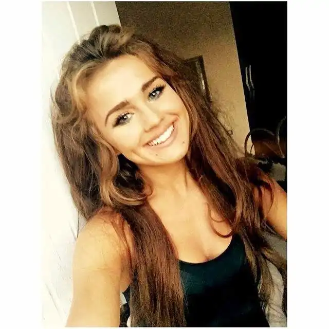 Рози Мак, дублерша Эмилии Кларк в эротических сценах, покинула сериал «Игра престолов»