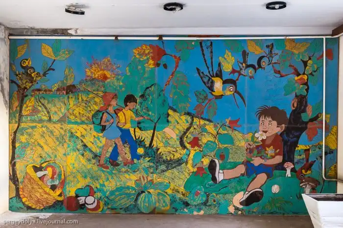 Стена детского сада, расписанная самым необычным способом