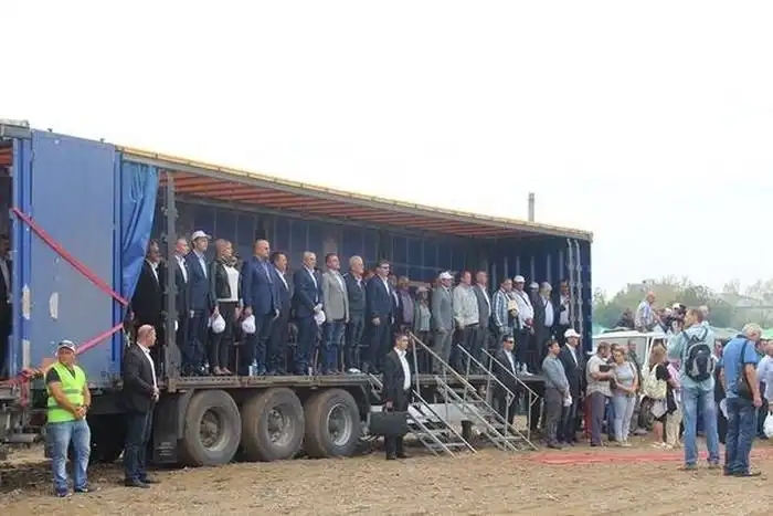 Самые странные фото кандидатов в депутаты на выборах в Болгарии