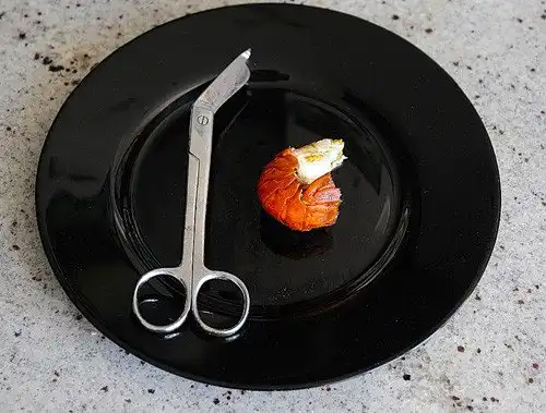 Как правильно есть раков?