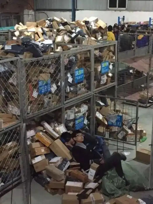 Китайская почта во время Всемирного дня шопинга