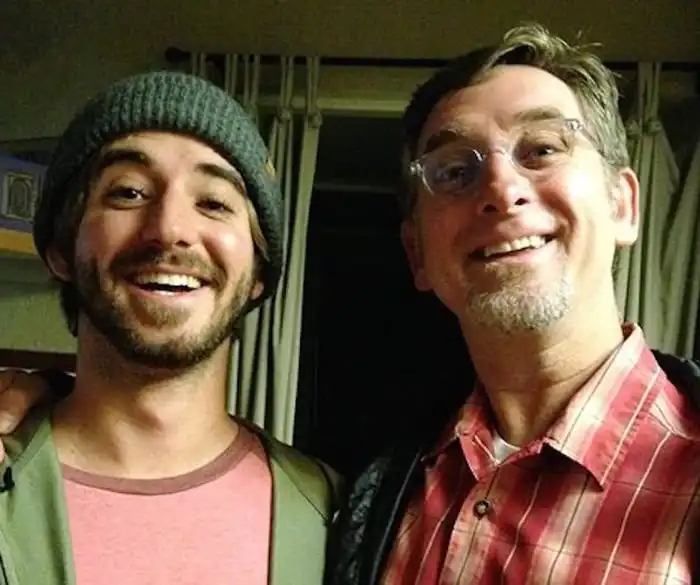 На Хэллоуин отец и сын перевоплотились друг в друга