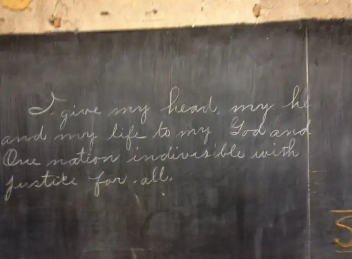 В американской школе нашли записи на досках 100-летней давности