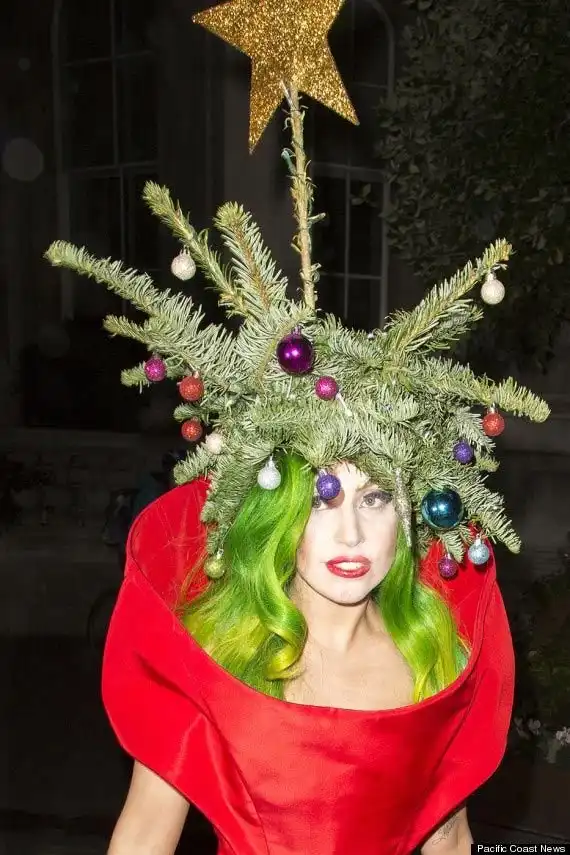 Худшие новогодние украшения и самодельные ёлки