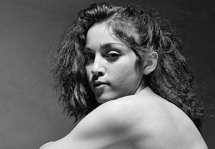 На выставке в Париже представили откровенные фото 20-летней Мадонны. НЮ