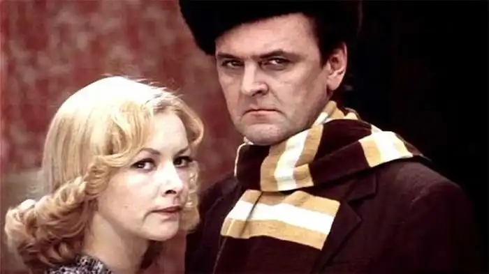 Почему в преддверии Нового года по телевизору показывают одни и те же фильмы