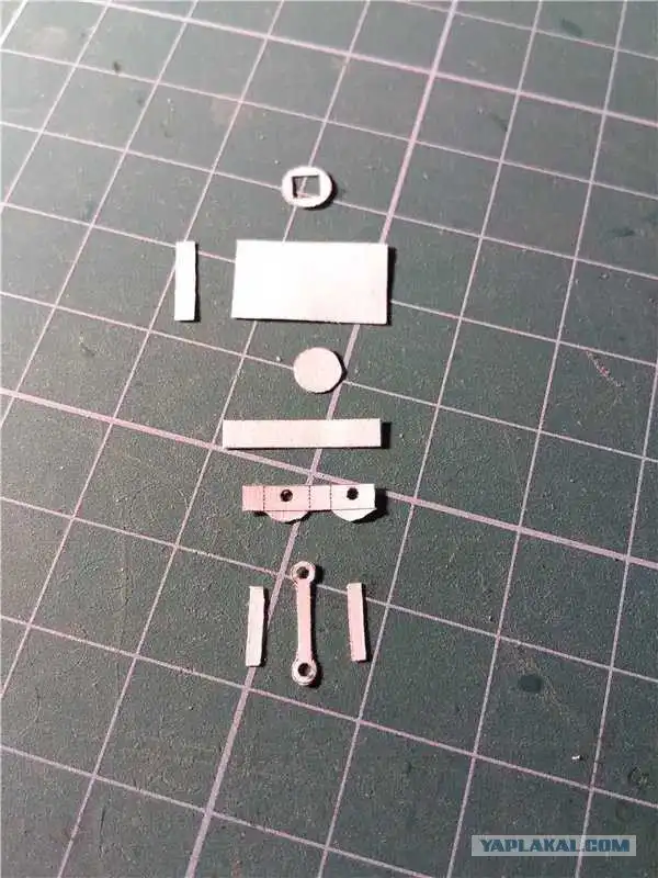 Действующий миниатюрный двигатель V8, из бумаги