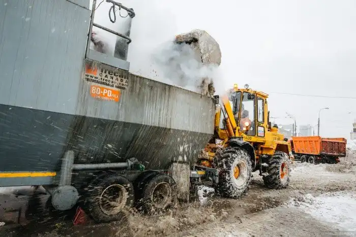 Как убирают московский снег