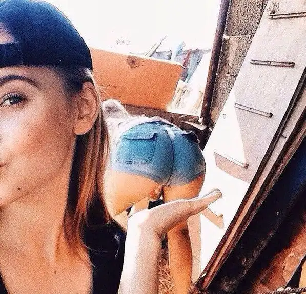 Говорят, что живем плохо. Вы только посмотрите, что выкидывают на помойки