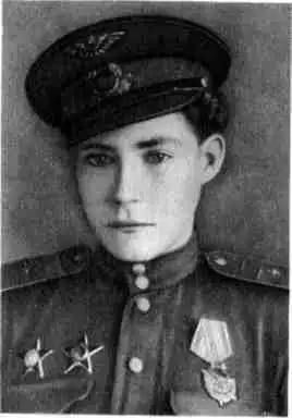 Герой, сын героя. 14-летний боевой лётчик Аркадий.
