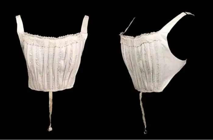 История женского коварства: как увеличивали грудь столетие назад