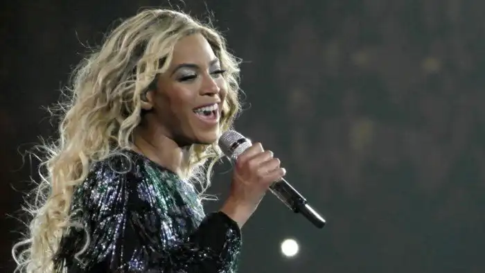 20 знаменитостей, которым запрещали въезд в разные страны