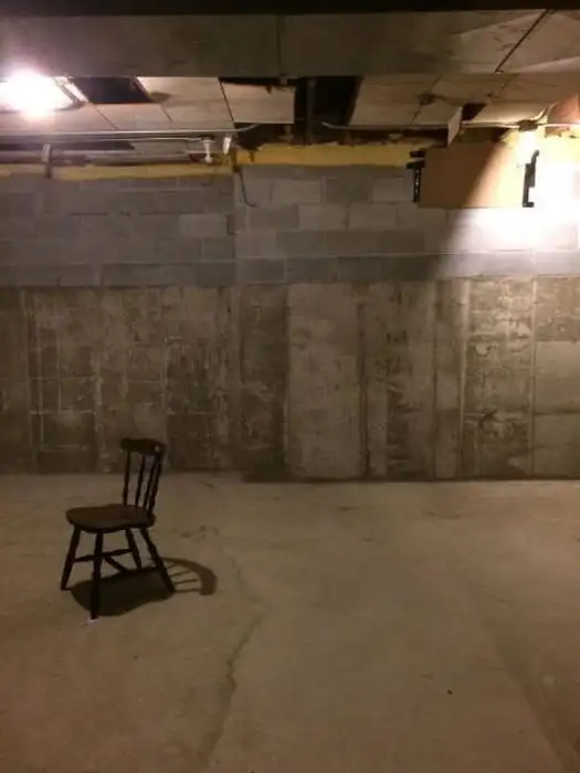 Студент превратил подвал в личный кинотеатр