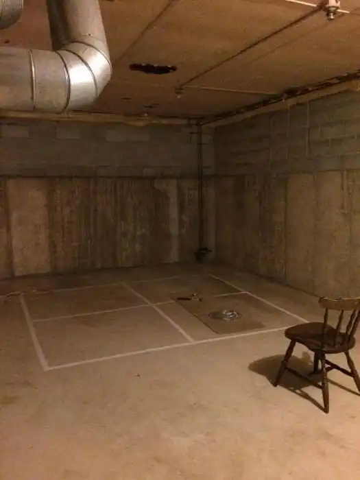 Студент превратил подвал в личный кинотеатр