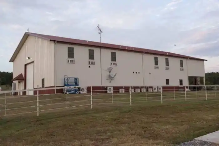 Идеальная холостяцкая берлога в большом сарае