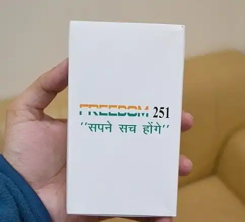 Появились первые фотографии смартфона за 300 рублей